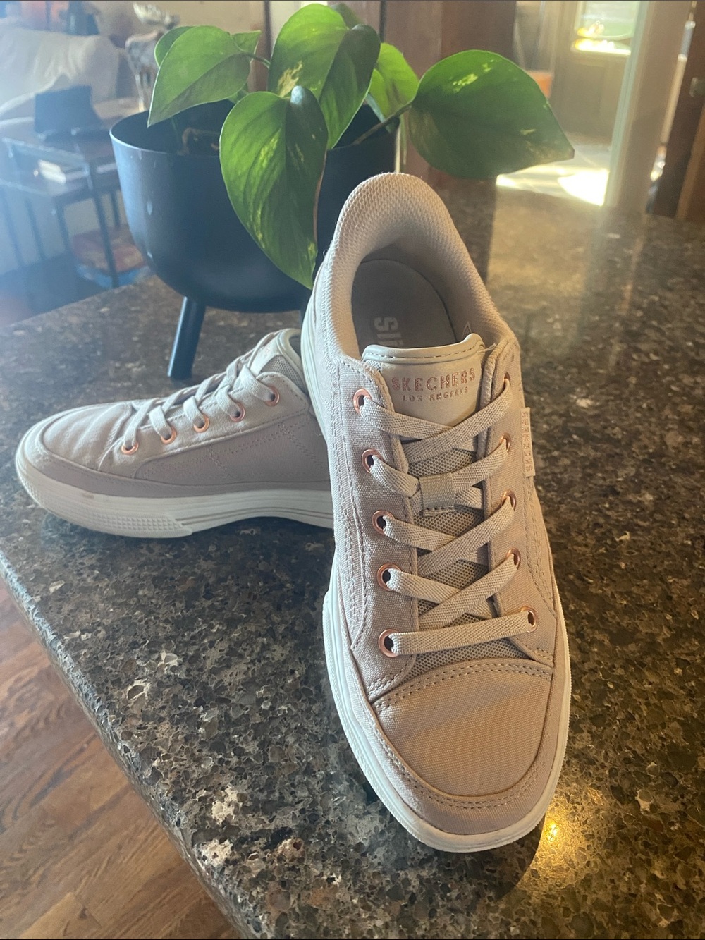 Womens 7.5 Skechers Women's Pale Pink Low-Top Lace-Up Sneakers- worn twice